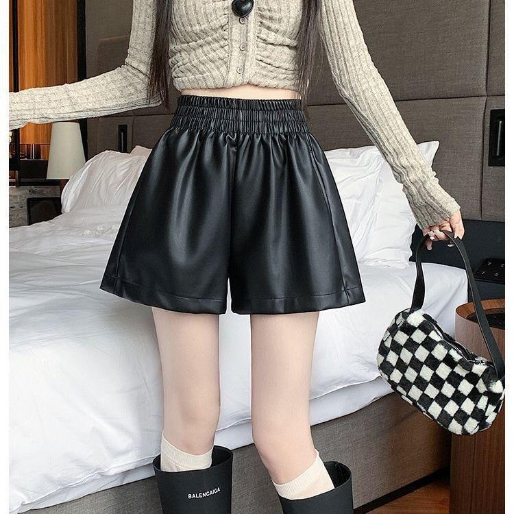 Women's PU Leather Shorts Fall Winter Elastic Waist Mini Pocket Style A-Line Hot Pants Slimming Wide Leg Pants Mini Shorts