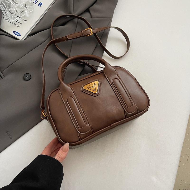 Premium Retro Handbag Women's New Autumn and Winter New Shoulder Messenger Bag Popular Pillow Bag