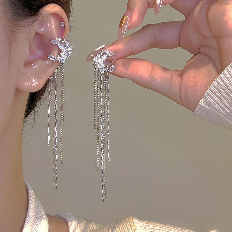 

Циркон Бог Луны Приближается Длинные Кисточки Клипсы для Ушей Женские Новые Самые Продаваемые Классные Стильные Без Прокола Зажим для Козелка Уха Серьги A pair of tassel Moon God ear bone clip