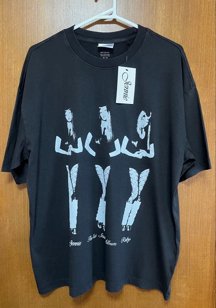 

[USED] Jennie Graphic Print T-Shirt, Medium, Black
