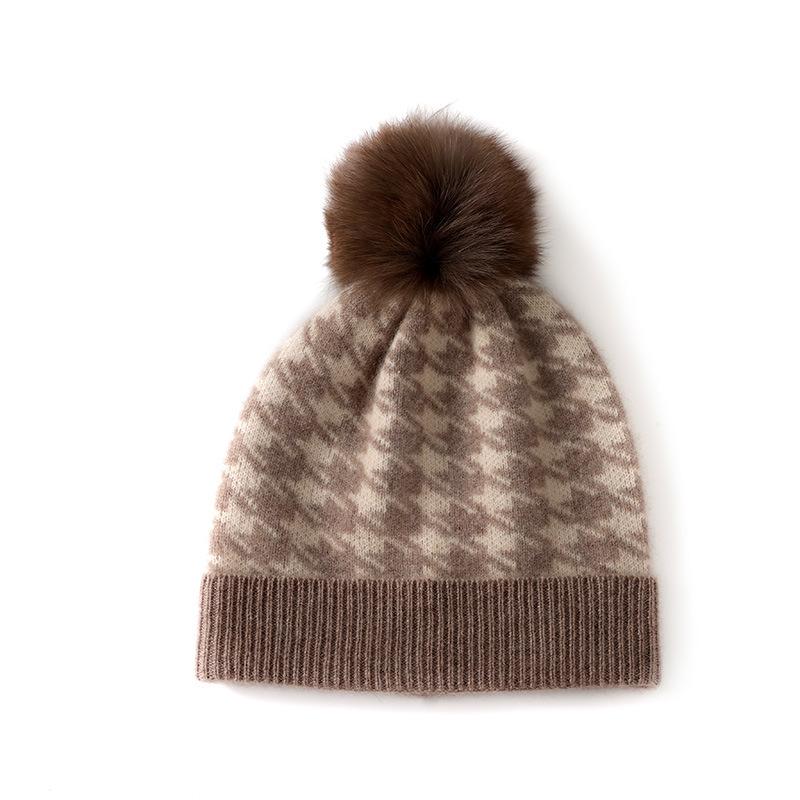 

Кашемировая осенне-зимняя новая модель женская высококлассная «гусиная лапка» теплая цветовая гамма меховой помпон защита ушей вязаная повседневная шапка One Size