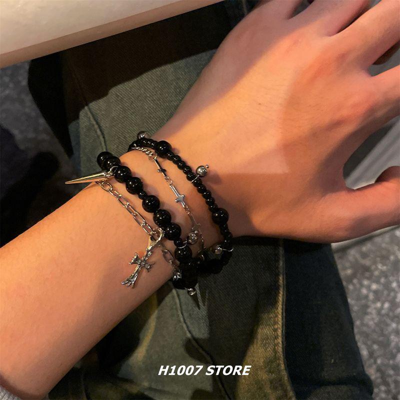 

Многослойный браслет-крест из бусин для мужчин и девушек, стиль хип-хоп, нишевый дизайн, высокое чувство, парные украшения на запястье A black multilayer