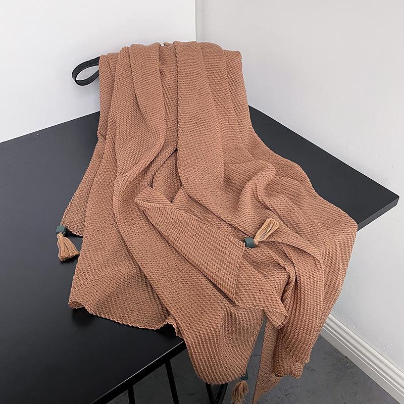 Literarischer Stil Retro High-End Schlichter Einfarbiger Schal Japanischer und Koreanischer Damen Kreative Mode Plissierter Dünner Schal Hängende Fransen