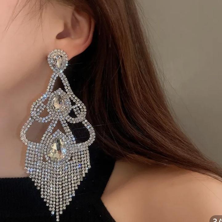 

Длинные серьги с кисточками из серебряной иглы и шипами в виде капель воды. Европейские и американские модные серьги с высоким смыслом, преувеличенные нишевые серьги женские. 1 золотой