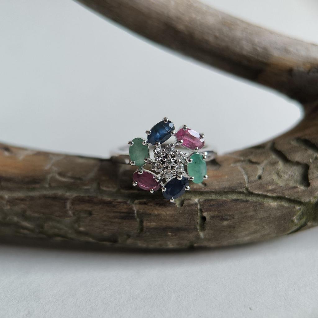 Srebrny pierścionek z naturalnym szafirem, rubinem, szmaragdem, waga wyrobu 3,17 g (2191117)