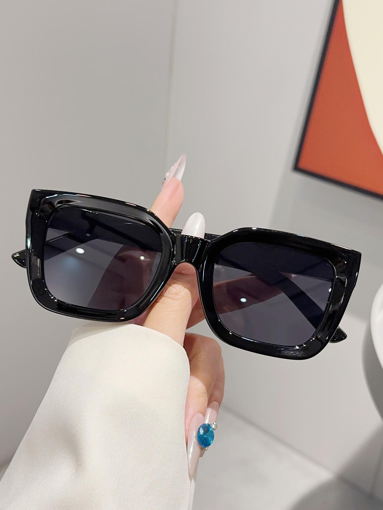 

High-End Square-Frame Women s Sunglasses. Three-Dimensional Thick Frames Enhance the Aura. a Must-Have for Vacations and Are Ver