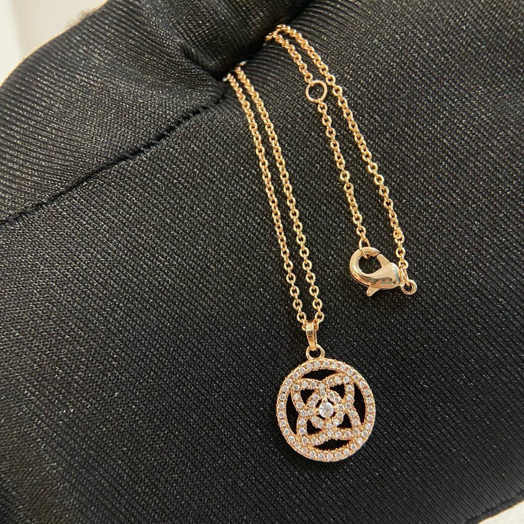 

2025 Elegant Hollow Four-Pointed Star Gold Clavicle Necklace for Women - Retro Luxury Gift рожевий колір золота
