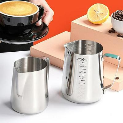 Messbecher mit Ausguss aus Edelstahl zum Aufschäumen von Kaffee und Milch