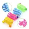 1 Pezzo Molla a Spirale Colorata con Palla di Peluche Giocattolo da Masticare per Gatti per Giochi al Coperto e all'Aperto Stimolante la Curiosità E