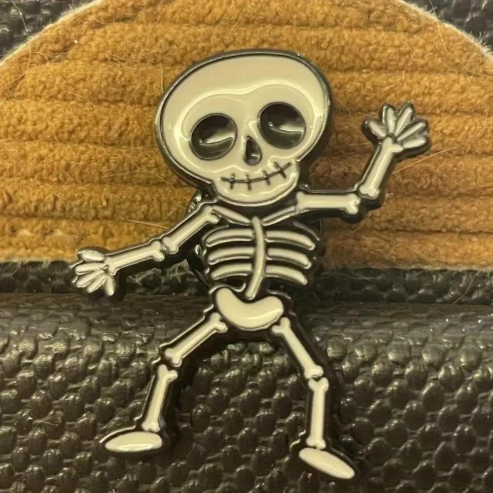 Zinc Zinc Zinc Alloy Skeleton Brooch Elegant Flying Broomstick Cat Brooch Creative Cartoon Pin  Halloween