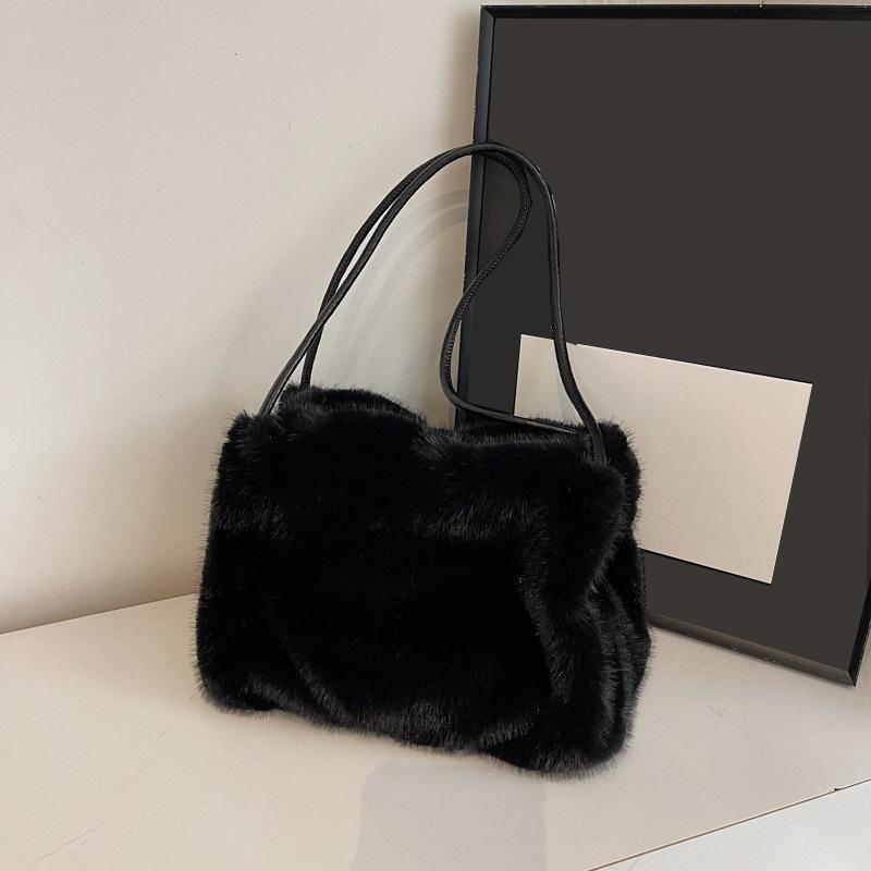 New Plush Bucket Bag for Autumn and Winter, Women's High-end Texture Niche Design Commuter Handbag