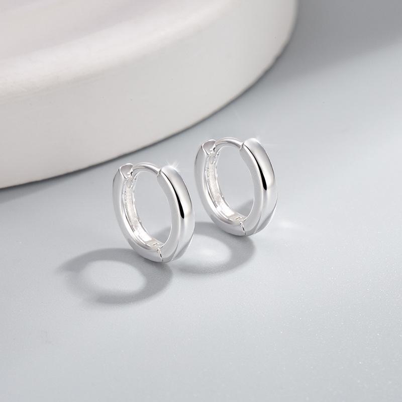 Minimalist Unisex 18K Gold Plated Hoop Ear Cuffs – Elegant and High-Quality Fashion Jewelry.