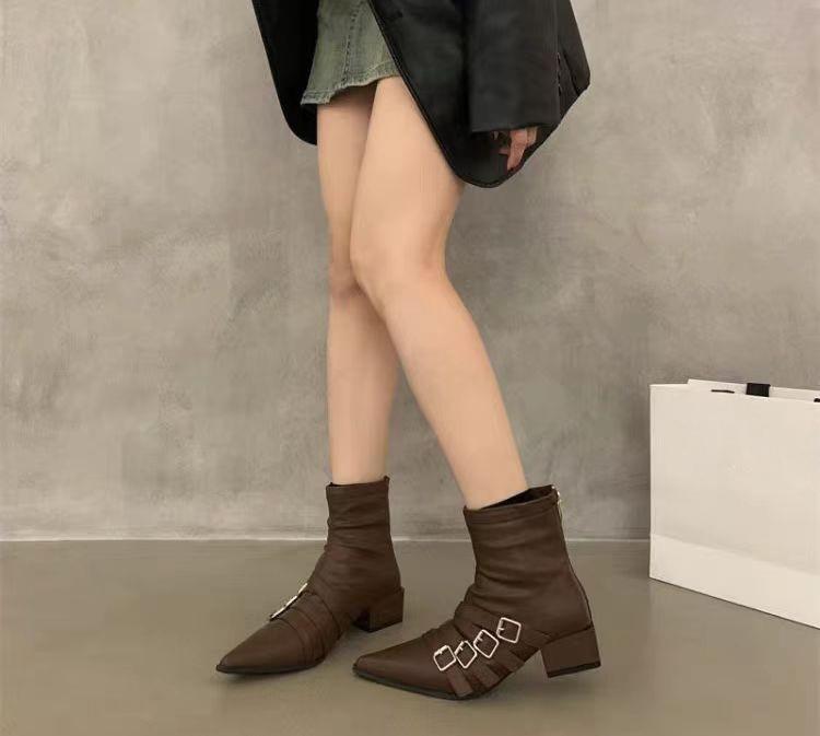 

Остроносые тонкие ботильоны женские 2025 новые темпераментные универсальные квадратный каблук маленькие короткие ботинки дизайн чувство пряжка ремня модные ботинки 40 коричневый
