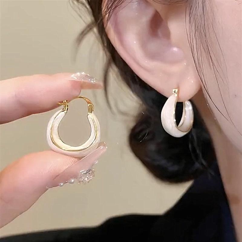 Female Retro Niche Temperament High-end Earrings 1 pair of earrings
