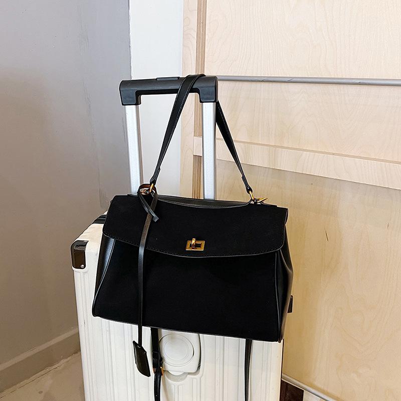 Frosted leather bag women's large capacity 2025 new leisure this year popular messenger portable commuter platinum leisure bag