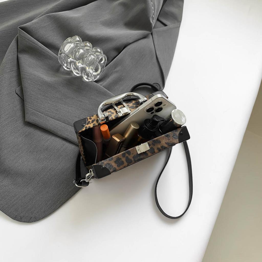 Bolsa Crossbody Novo estilo bolsa pequena quadrada crossbody Personalidade rádio caixa pequena Bolsa de ombro único bolsa caixa de gravador