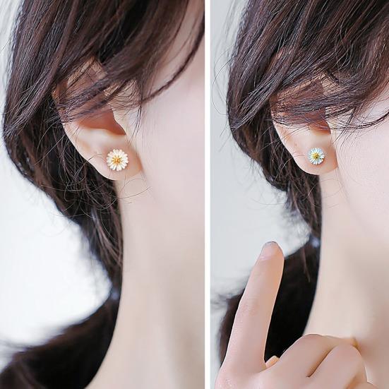 1 Pair Stud Earrings Mini Chrysanthemum Design Ear Studs Piercing Women Earrings Commuting Dating Jewelry Gift