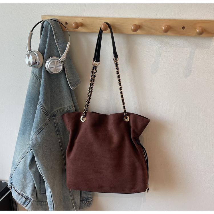 IELGY Ladies Bucket Bag Crossbody Large Capacity Chain Simple Casual Commuter Bag