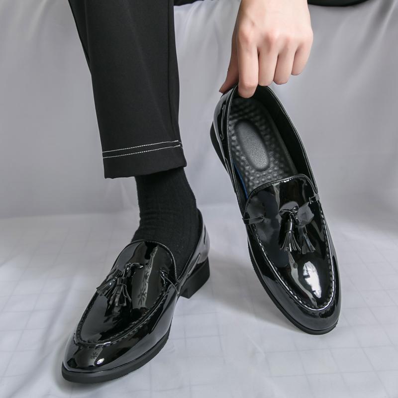 Fashion Brand Designer Men Patent Leather Shoes Vintage Purple Tassel Loafers Man Moccasins Casual Flats Slip-On Social Dress Shoes