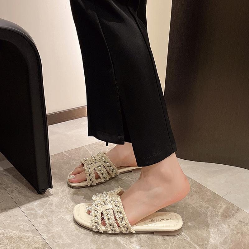 Summer New Xiaoxiangfeng Flat-bottomed Slippers Women Wear Spring Soft-bottomed Fairy Versatile Pearl Beach Sandals