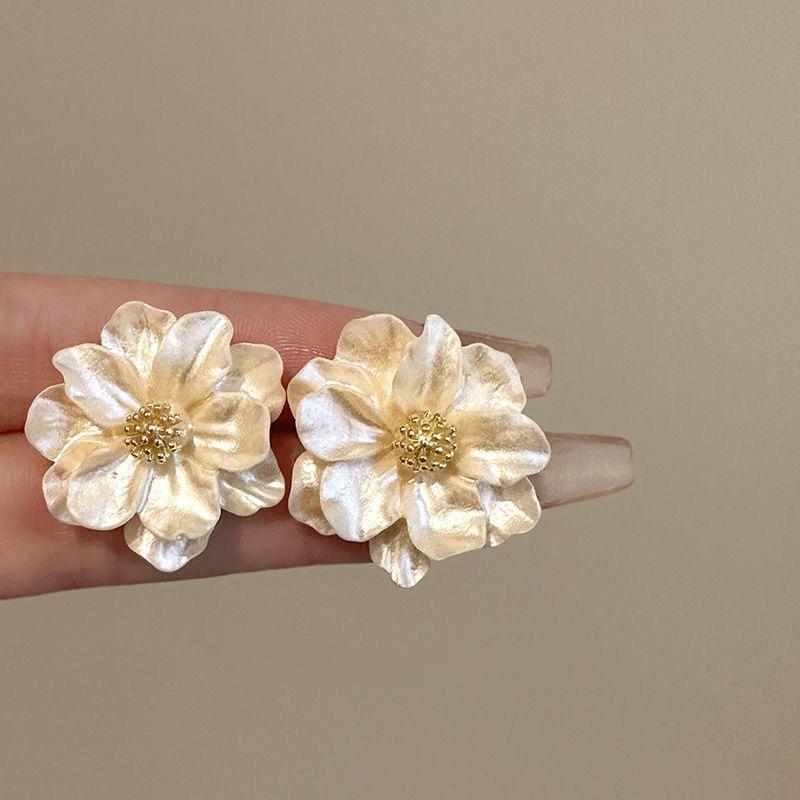 Silver Needle Simulation Camellia Stud Earrings French Retro Elegant Earrings Personalized Fashion Versatile Earrings Niche High Sense