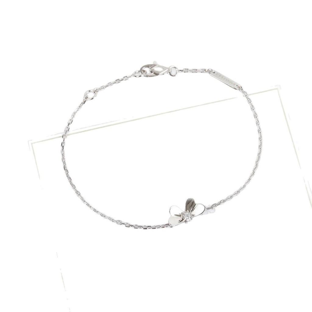 Exquisite Gold-Plated Copper Bracelet with Diamond-Studded Three-Leaf Clover Design