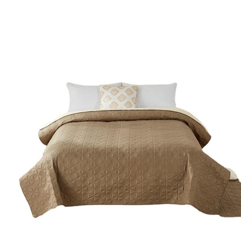 Pet Waterproof Insulation Pad Washed Quilted Embossing Craft Bedspread Large Size Waterproof Non-Slip Bed Sheet