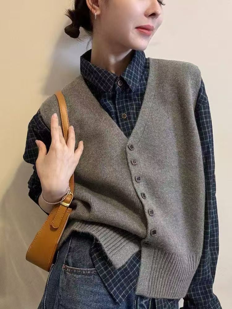 Korean Simple Solid Color V-neck Single-breasted Knitted Vest New Fashion Temperament Versatile Stacked Knitted Top