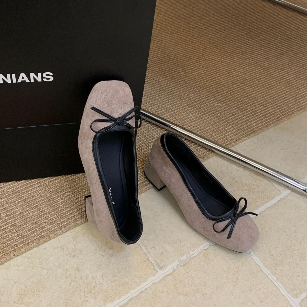 

2025 autumn and winter new round head bow suede light mouth thick middle heel versatile Mary Jane women s single shoes 39 абрикосовый