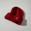 C-Buchstaben einfarbige Strickmütze Damen weich wachsartig verdickt warm Ohrenschutz Kältehut einfach vielseitig Wollmütze