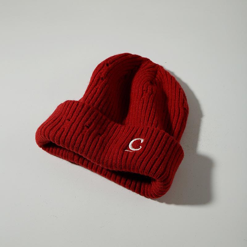C-Buchstaben einfarbige Strickmütze Damen weich wachsartig verdickt warm Ohrenschutz Kältehut einfach vielseitig Wollmütze