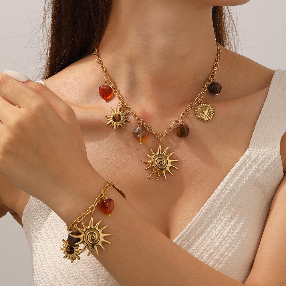 Retro Gold-Plated Sun Heart Tiger Eye Pendant Jewelry Set