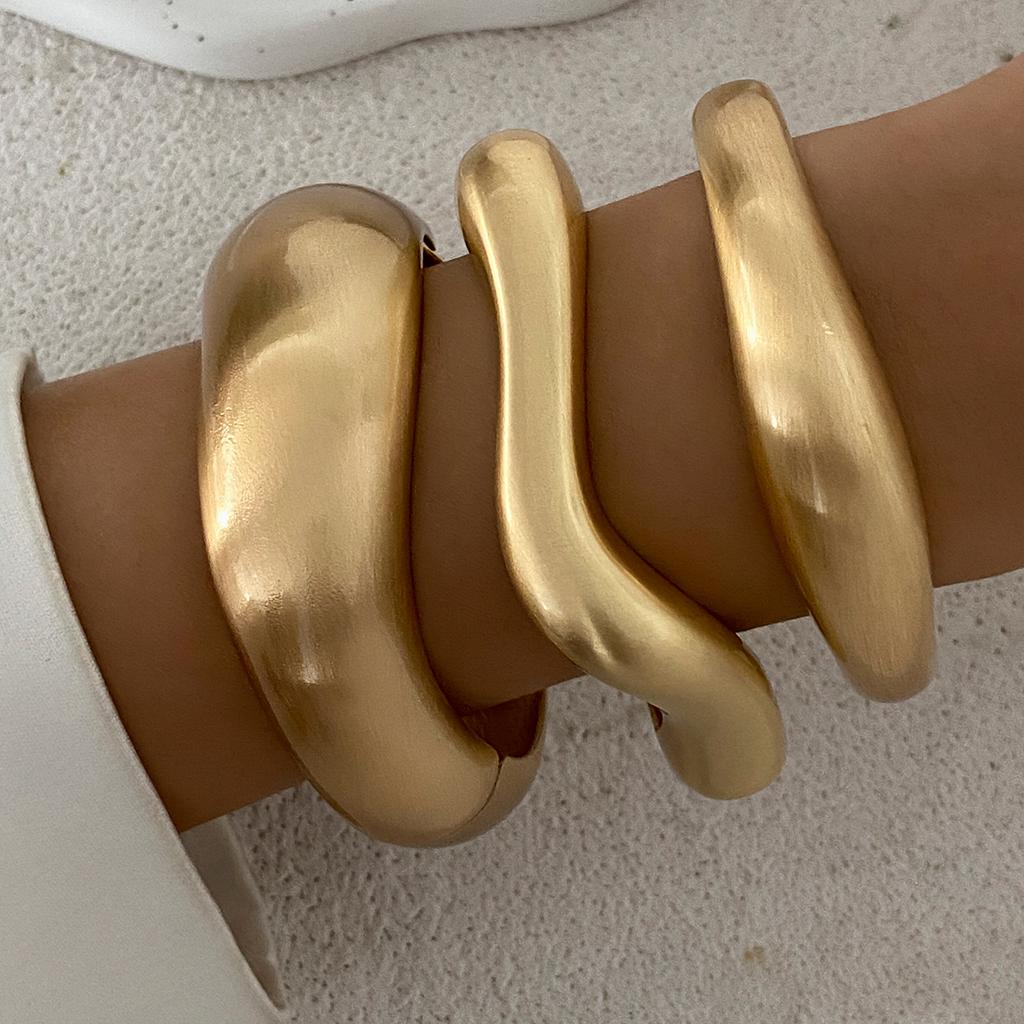 Ingemark Creative Hip Hop Matte Heavy Metal Chunky Spring Bangles for Women New Trend Gold Color Arm Bracelets Grunge Jewelry