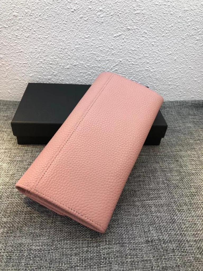 Elegant Ladies Genuine Leather Four-Leaf Clover Clutch Wallet - Fashionable Long Bi-Fold Design.