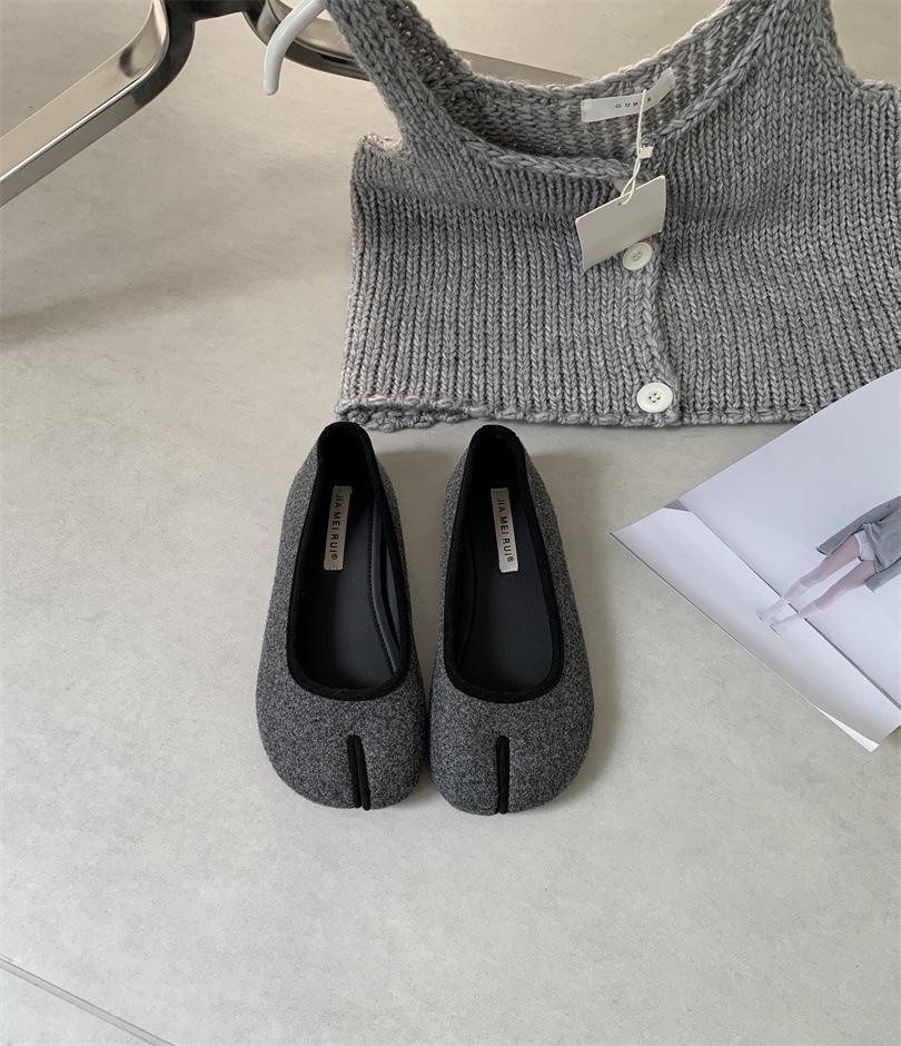 Grandma shoes women's autumn flat bottom 2025 new shallow mouth fake split toe pig's trotters single shoes one pedal with skirt Doudou shoes