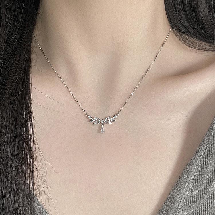 2023 Laurel Goddess Necklace: Elegant Leaf & Teardrop Design, Perfect for Girlfriend