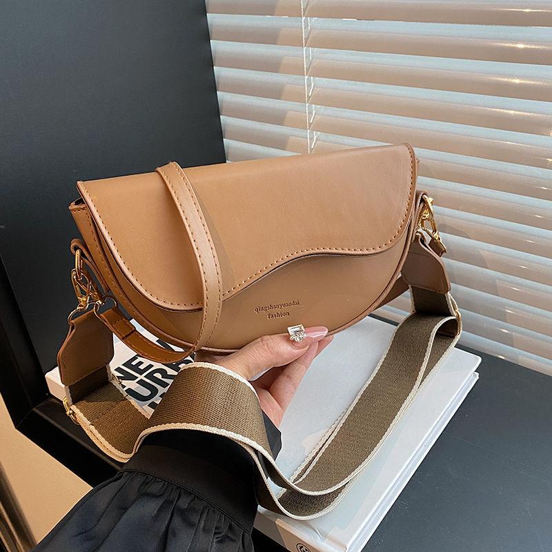 Premium Sense Bag Women's New Popular Leather Surface Shoulder Armpit Bag Niche Broadband Messenger Bag Versatile Advanced