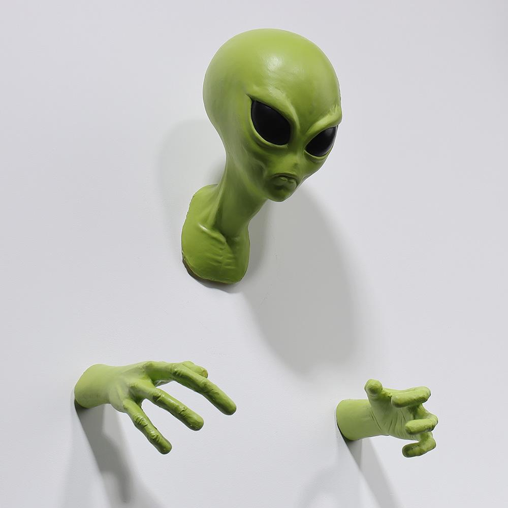 Green Alien UFO Visitor 51 Area Extraterrestrial Organism Monster Study Living Room Wall Hanging Ornament Sci-Fi Lover's Gift