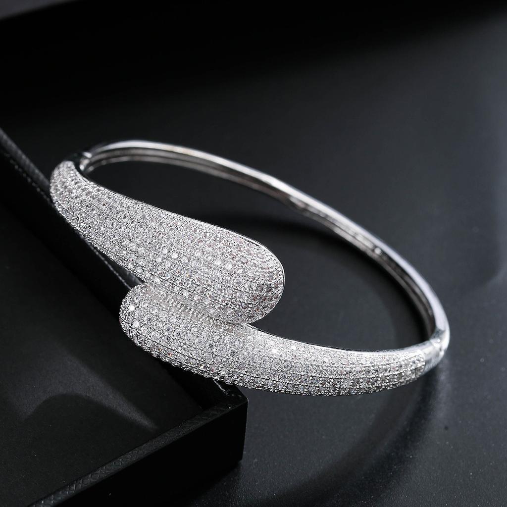 Accessories Trendy and Fashionable Women's Bracelet Light Luxurious High-end Versatile Niche Women's Bracelet