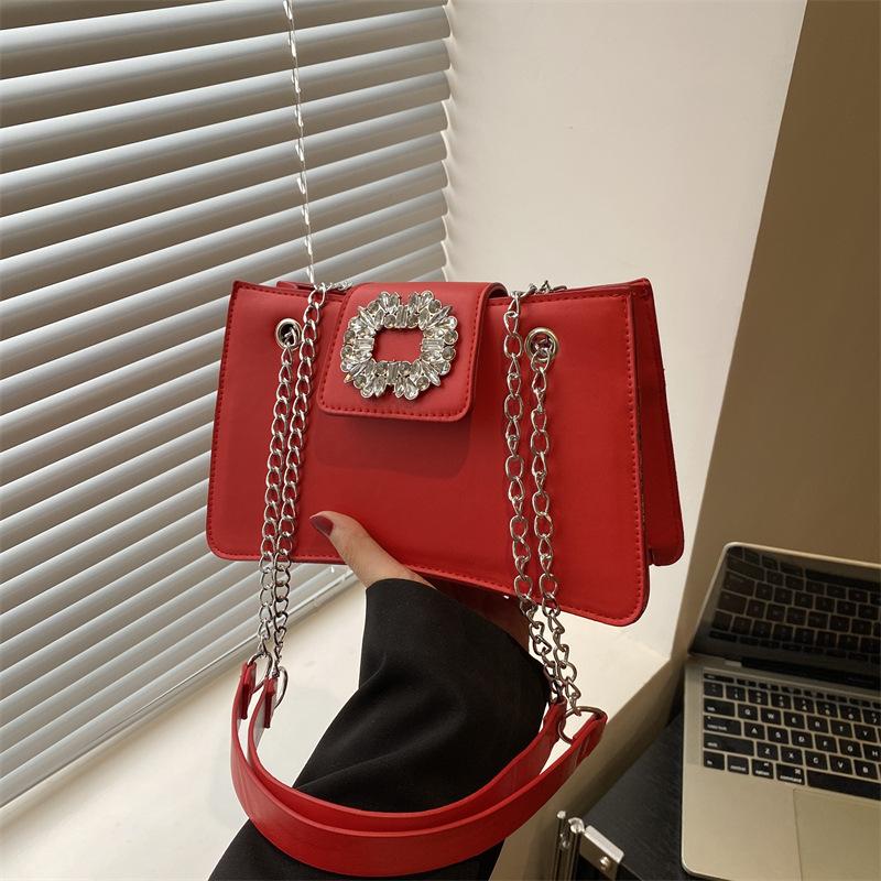 

Маленькая квадратная сумка, инкрустированная бриллиантами, женская сумка, лето, новая мода, легкая роскошь, наплечная сумка, сумка-мессенджер на цепочке для поездок красный