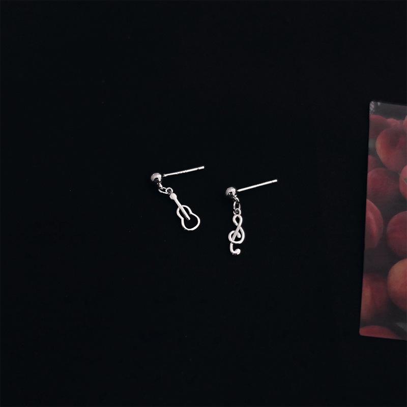 Art Cute Little Guitar Earrings Female Minimalist Creative Student Mini Music Note Stud Earrings Asymmetrical Earrings Female