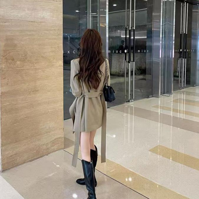 Spring 2025 Slimming French Trench Coat in Plus Sizes - Women's Light Luxury Casual Fashion