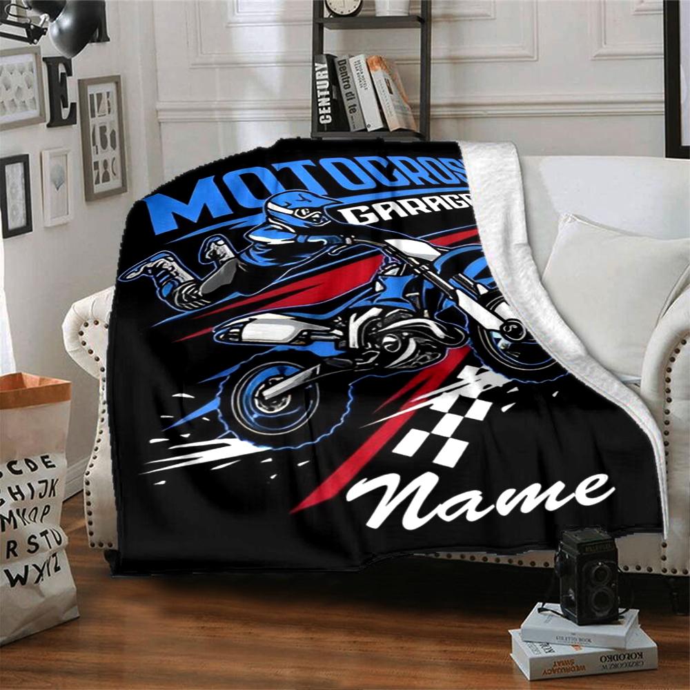 Coperta stampata a tema moto da fuoristrada con nome personalizzato - Perfetta per divano, letto, viaggi e uso all'aperto | Lavabile in lavatrice, accogliente e resistente.