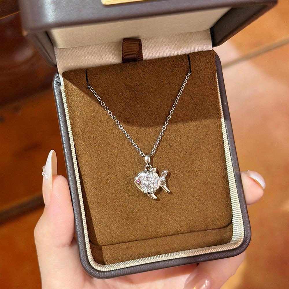 Fashion Goldfish Pendant Titanium Steel Necklace Women Delicate Zircon Clavicle Chain