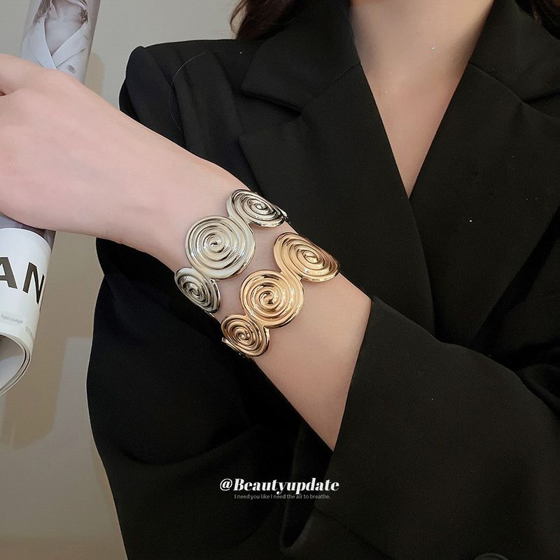 European and American Metallic Pleated Spiral Flower Open Bracelet, Fashionable and Versatile Bracelet, Niche Design Jewelry