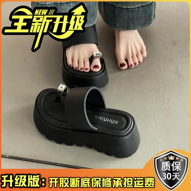 Summer toe wear niche fashion muffin beach shoes girl 2025 new thick-soled rhinestone fairy wind cool slippers