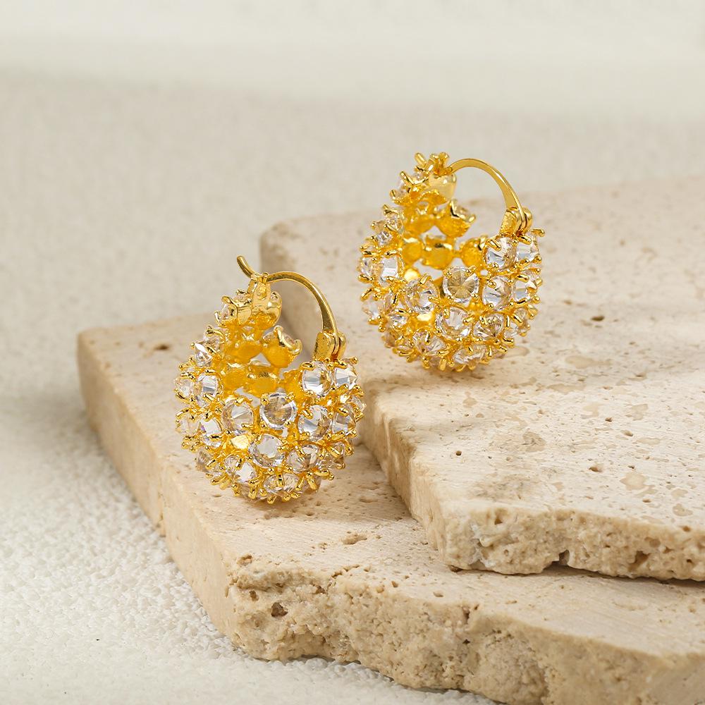Diamond-Studded Zircon Heart-Shaped Hoop Earrings: Stylish and Elegant Ear Cuffs Gold 80665101