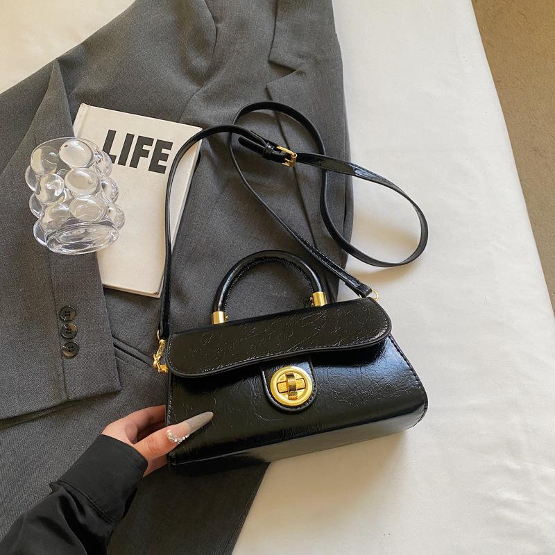 Premium Sense Portable Small Square Bag Women's New Popular Versatile Shoulder Messenger Bag Retro Commuter Bag