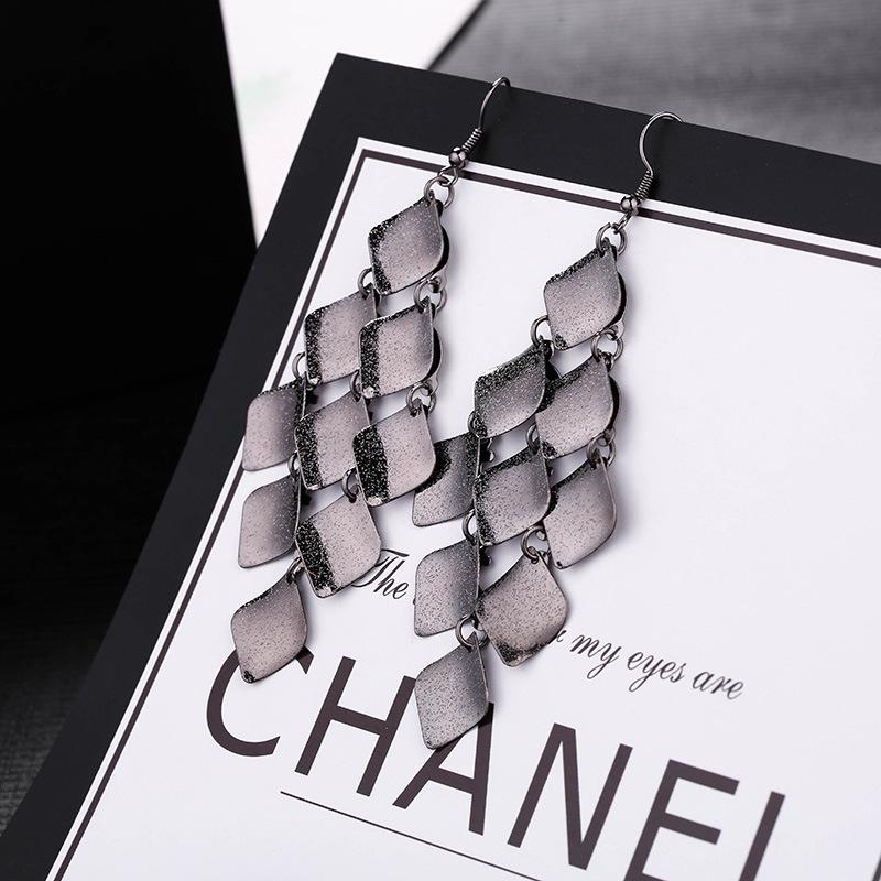 [Fashion Trendy Metal Fringe Long Drop Earrings Exaggerated Elegant Ear Hooks Earrings]