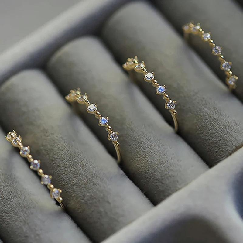 Funkelnde kleine Zirkonia-Ringe für Damen Goldfarben Minimalistisch Dünner Ring Temperament Fingerring Statement-Schmuck